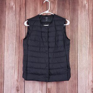 Uniqlo Womens Small Ultra Light Down Vest Compact Packable Puffer Snap Black